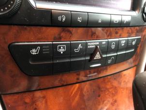 Mercedes E-Klasse Vehículo de desguace (2004, Metálico, Gris plateado)