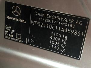 Mercedes E-Klasse Vehículo de desguace (2004, Metálico, Gris plateado)