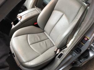 Mercedes E-Klasse Vehículo de desguace (2004, Metálico, Gris plateado)
