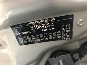 Mercedes E-Klasse Vehículo de desguace (2004, Metálico, Gris plateado)