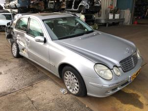 Mercedes E-Klasse Vehículo de desguace (2004, Metálico, Gris plateado)