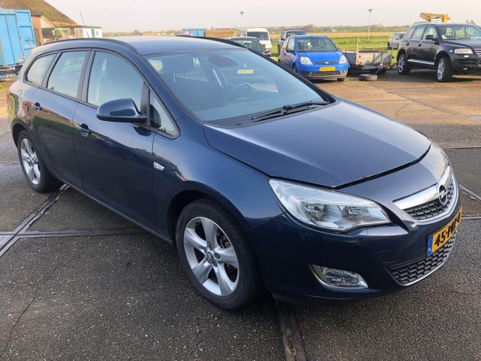 Opel Astra J Sports Tourer 1.4 Turbo 16V Schrottauto (2011, Blau)