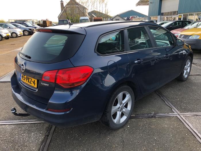 Opel Astra J Sports Tourer 1.4 Turbo 16V Schrottauto (2011, Blau)