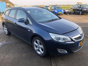 Opel Astra J Sports Tourer 1.4 Turbo 16V Schrottauto (2011, Blau)