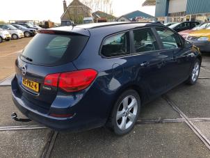 Opel Astra J Sports Tourer 1.4 Turbo 16V Schrottauto (2011, Blau)