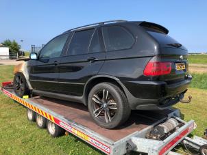 BMW X5 4.4 V8 32V Épave (2001, Noir)