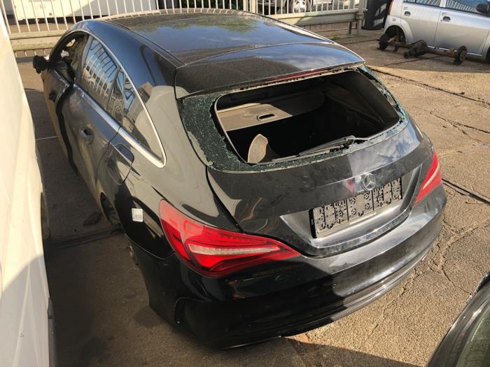 Mercedes CLA Shooting Brake 2.2 CLA-220 CDI, 220 d 16V Schrottauto (2018, Schwarz)