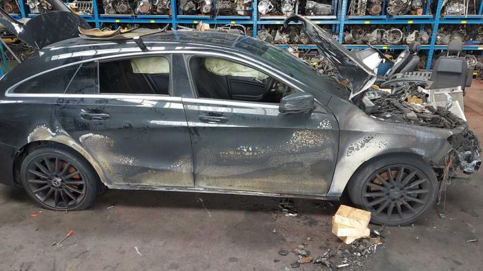 Mercedes CLA Shooting Brake 2.2 CLA-220 CDI, 220 d 16V Schrottauto (2018, Schwarz)