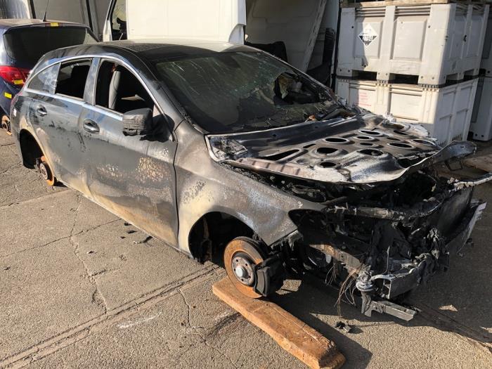 Mercedes CLA Shooting Brake 2.2 CLA-220 CDI, 220 d 16V Schrottauto (2018, Schwarz)