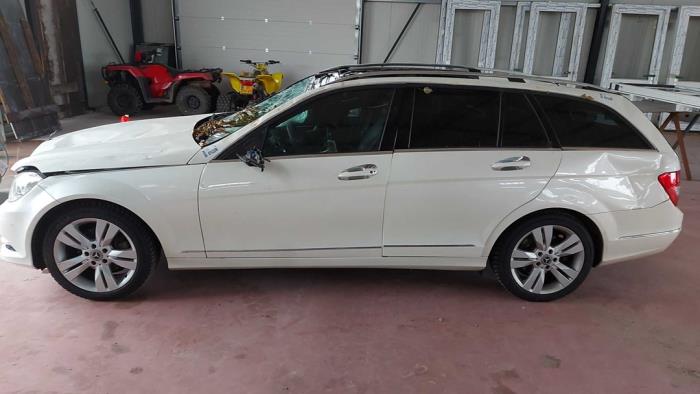Mercedes C Estate 1.8 C-200 CGI 16V Schrottauto (2013, Weiß)