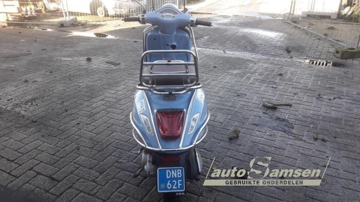 Vespa Scooter (Salvage vehicle, 2018, Granite) Auto Samsen B.V.