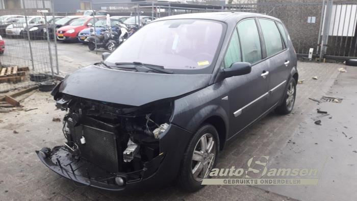 Renault Scénic II 1.6 16V Schrottauto (2005, Grau)