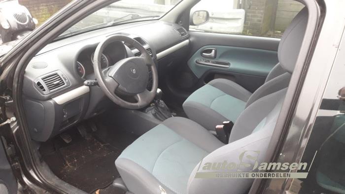 Renault Clio II 1.4 16V Salvage vehicle (2005, Black)