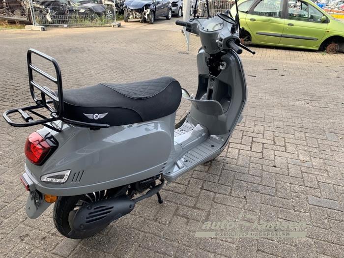 Miscellaneous Scooter Scooter (Salvage vehicle, 2022, Granite)