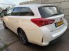 Toyota Auris Touring Sports 1.8 16V Hybrid Vehículo de desguace (2014, Blanco)