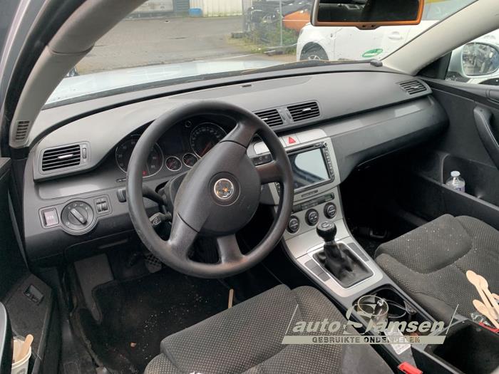 Volkswagen Passat 2.0 FSI 16V Vehículo de desguace (2006, Gris)