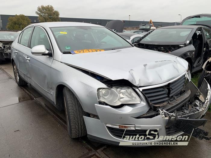 Volkswagen Passat 2.0 FSI 16V Vehículo de desguace (2006, Gris)