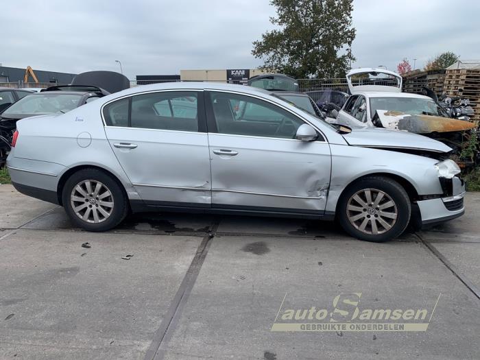 Volkswagen Passat 2.0 FSI 16V Vehículo de desguace (2006, Gris)