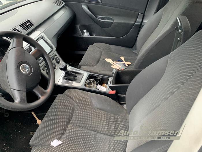 Volkswagen Passat 2.0 FSI 16V Vehículo de desguace (2006, Gris)