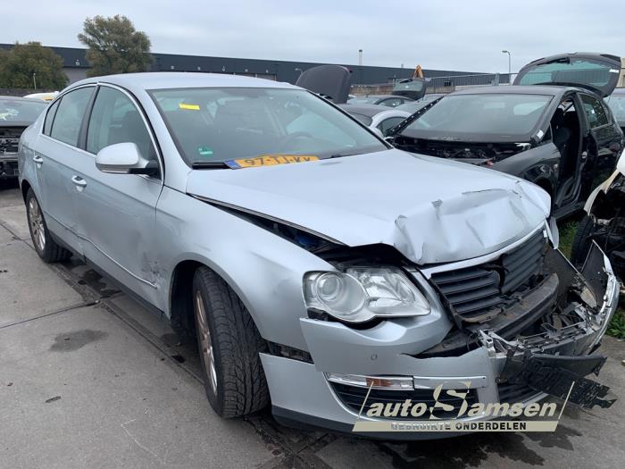 Volkswagen Passat 2.0 FSI 16V Vehículo de desguace (2006, Gris)