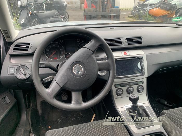 Volkswagen Passat 2.0 FSI 16V Vehículo de desguace (2006, Gris)