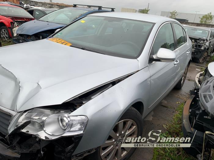 Volkswagen Passat 2.0 FSI 16V Vehículo de desguace (2006, Gris)