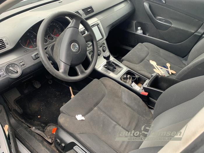 Volkswagen Passat 2.0 FSI 16V Vehículo de desguace (2006, Gris)