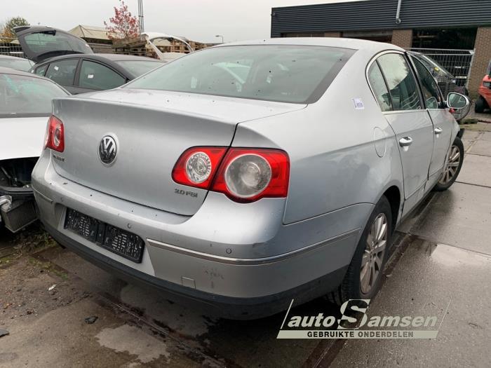Volkswagen Passat 2.0 FSI 16V Vehículo de desguace (2006, Gris)