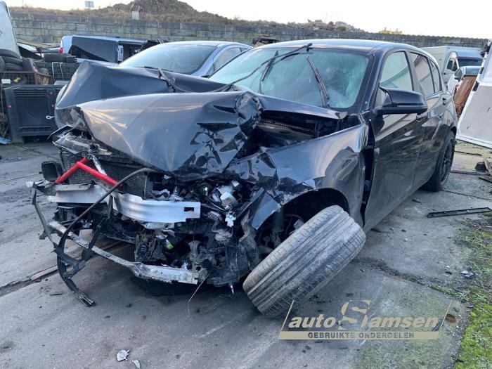 BMW 1 serie 116d 1.6 16V Efficient Dynamics Skrotfordon (2015, ZWART)