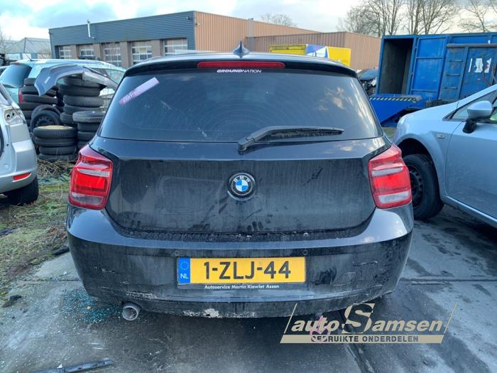 BMW 1 serie 116d 1.6 16V Efficient Dynamics Skrotfordon (2015, ZWART)