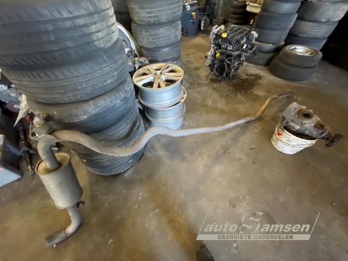 BMW 1 serie 116d 1.6 16V Efficient Dynamics Skrotfordon (2015, ZWART)