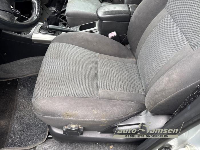 Toyota RAV4 2.0 16V VVT-i 4x4 Épave (2004, Gris)