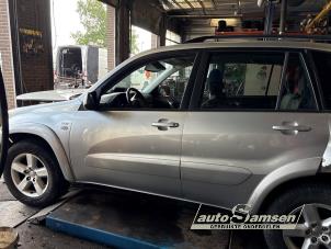 Toyota RAV4 2.0 16V VVT-i 4x4 Épave (2004, Gris)