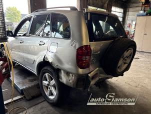 Toyota RAV4 2.0 16V VVT-i 4x4 Épave (2004, Gris)