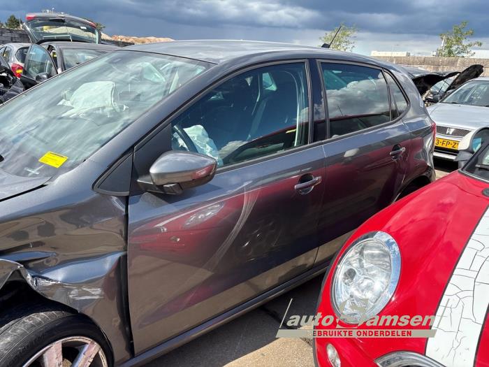 Volkswagen Polo V 1.2 TSI Skrotfordon (2012, GRIJS)