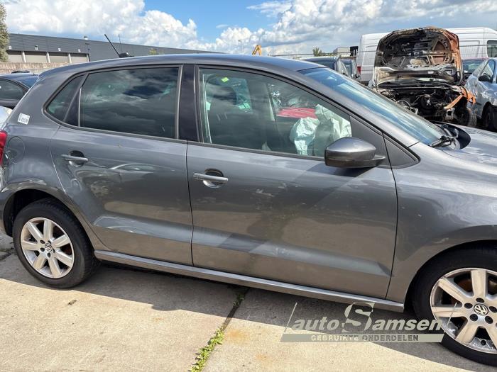 Volkswagen Polo V 1.2 TSI Skrotfordon (2012, GRIJS)