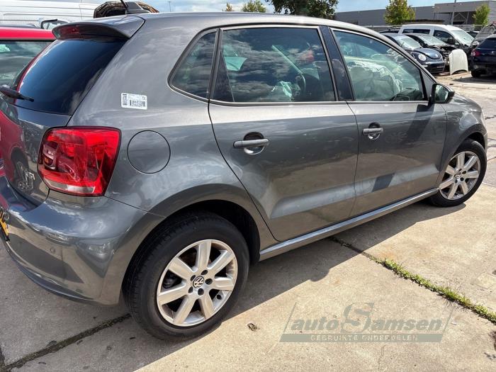 Volkswagen Polo V 1.2 TSI Skrotfordon (2012, GRIJS)