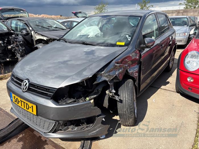 Volkswagen Polo V 1.2 TSI Skrotfordon (2012, GRIJS)