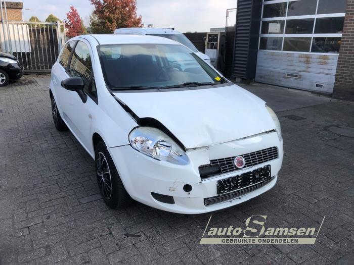 Fiat Grande Punto 1.2 Coche dañado (2009, Blanco)