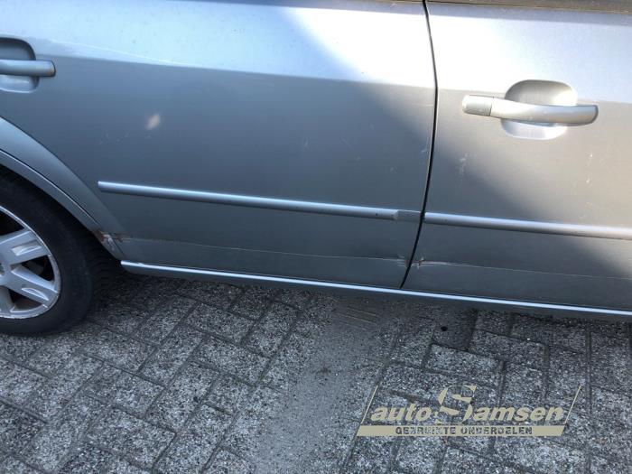 Ford Mondeo III 2.0 16V Samochód uszkodzony (2004, Szary)