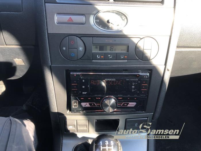 Ford Mondeo III 2.0 16V Samochód uszkodzony (2004, Szary)