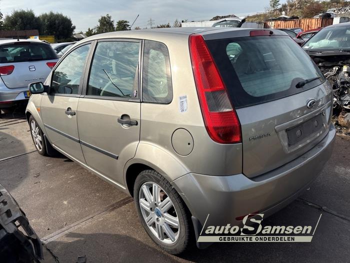 Ford Fiesta 5 1.4 16V Épave (2003, Gris)