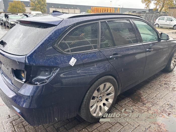 BMW 3 serie Touring 320i 2.0 16V Vehículo de desguace (2019, Azul)