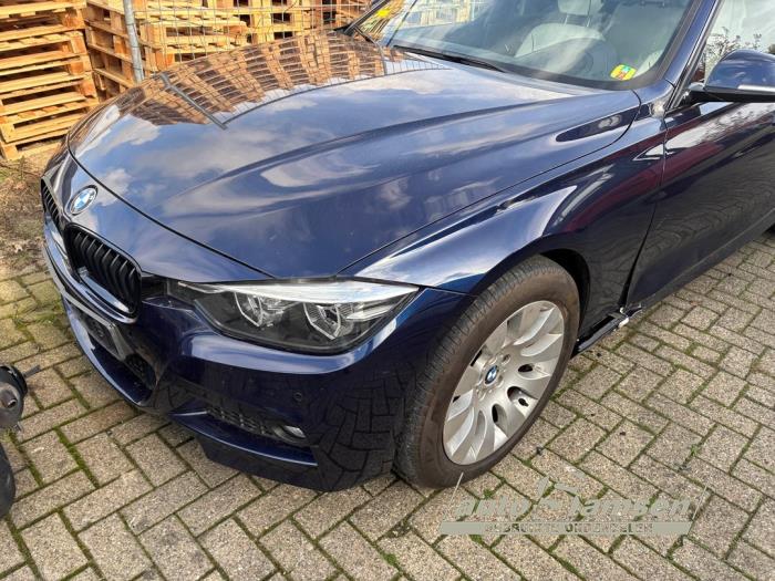 BMW 3 serie Touring 320i 2.0 16V Vehículo de desguace (2019, Azul)