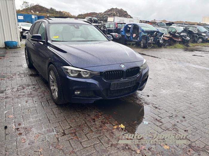 BMW 3 serie Touring 320i 2.0 16V Vehículo de desguace (2019, Azul)