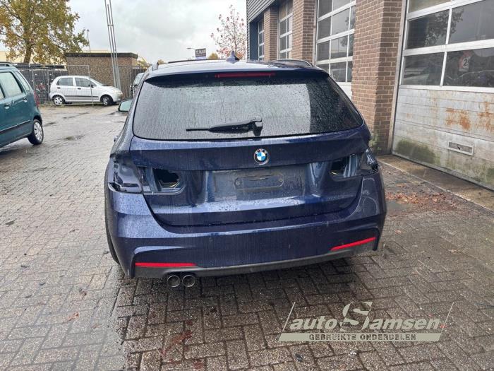 BMW 3 serie Touring 320i 2.0 16V Vehículo de desguace (2019, Azul)