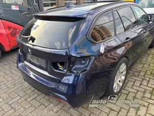 BMW 3 serie Touring 320i 2.0 16V Vehículo de desguace (2019, Azul)