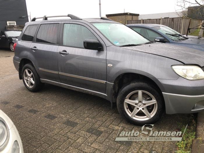 Mitsubishi Outlander 2.0 16V 4x2 Épave (2005, Gris)