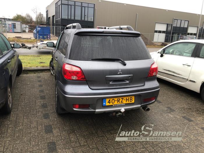 Mitsubishi Outlander 2.0 16V 4x2 Épave (2005, Gris)