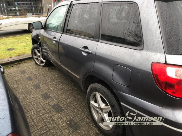 Mitsubishi Outlander 2.0 16V 4x2 Épave (2005, Gris)